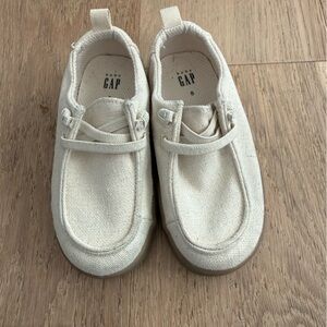 Gap casual slip one shoe size 8T